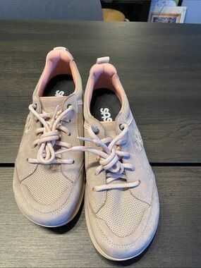 SAS Woman's Boulder lace up sneaker in genuine, smooth grain, nubuck leather.